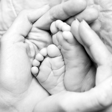 küçücük ayakları