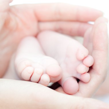 küçücük ayakları