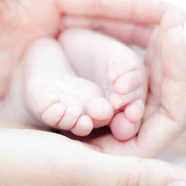 küçücük ayakları