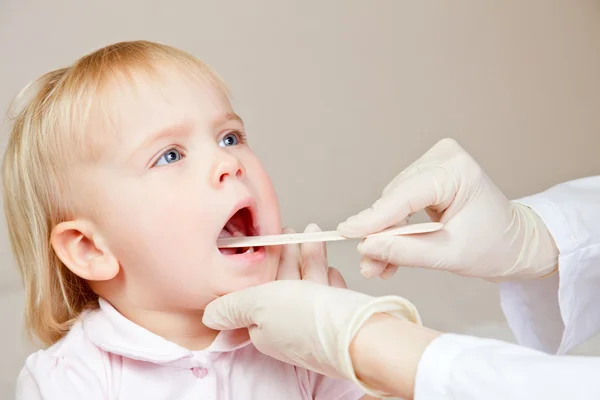 Throat check — Stock Photo, Image