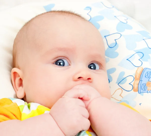 Infant with hands in mouth — Stock Photo, Image