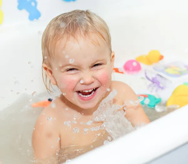 Bebé de baño —  Fotos de Stock