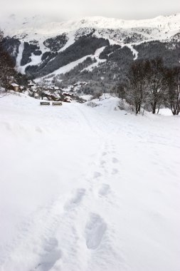hillside, ayak izleri