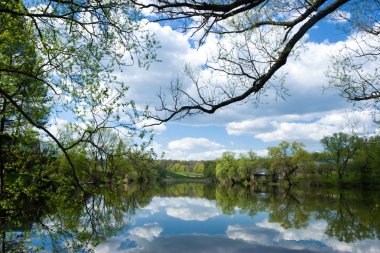 Bulutların üzerinde gölet