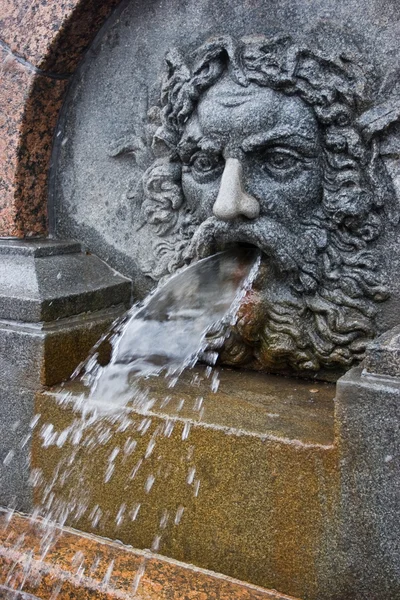 Bas-relief fountain in St. Petersburg, Russia — Stock Photo, Image