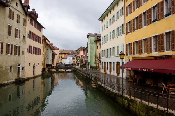 Canal in annecy stad — Stockfoto
