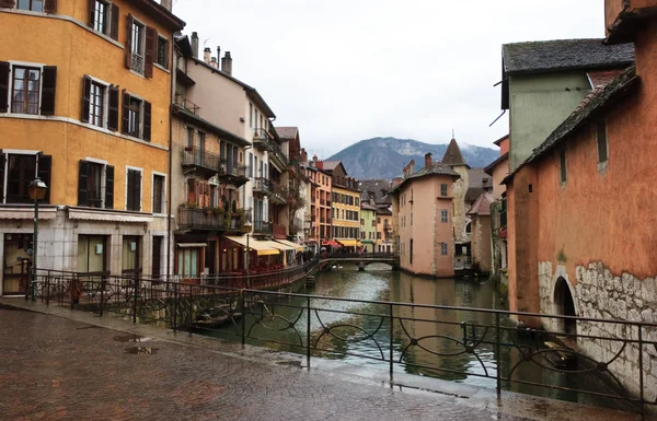 Kanal bei Annecy Town — Stockfoto