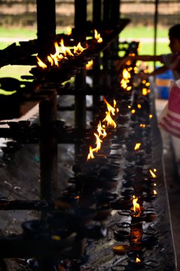 yanan mumlar