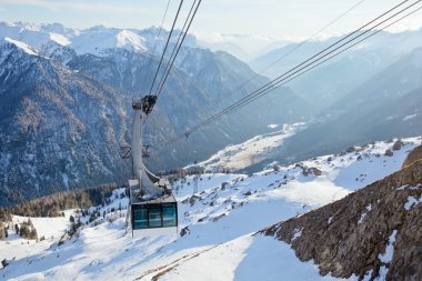 Teleferik dolomites içinde