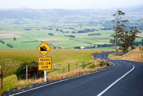 Serpentinenstraße in Neuseeland — Stockfoto