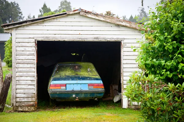 Abandoned car — Stock Photo, Image