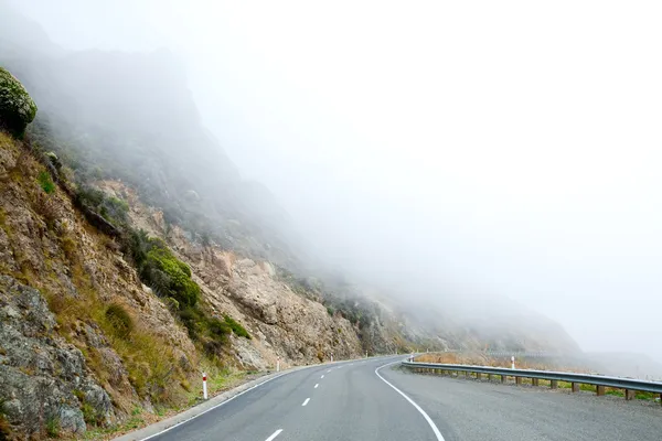 Туманная дорога — стоковое фото