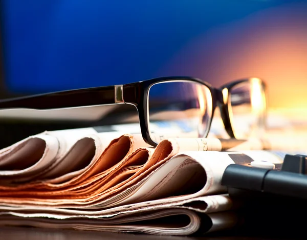 Glasses on newspapers — Stock Photo, Image