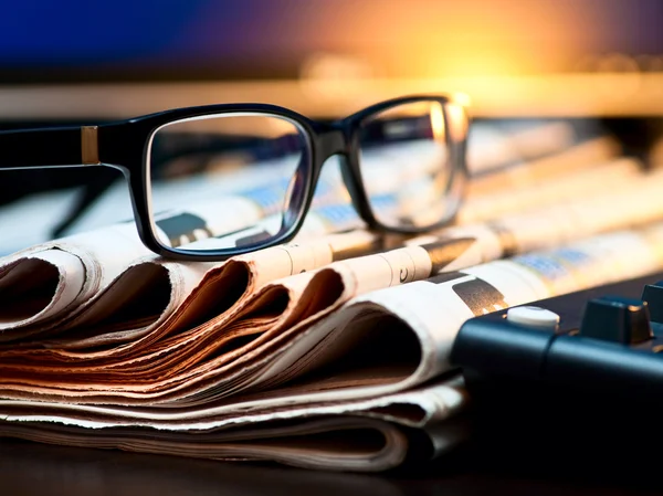 Glasses on newspapers — Stock Photo, Image