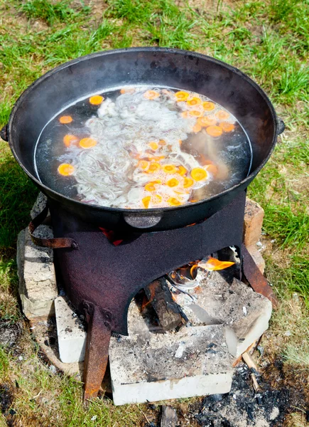 Matlagning chorba soppa i kazan — Stockfoto