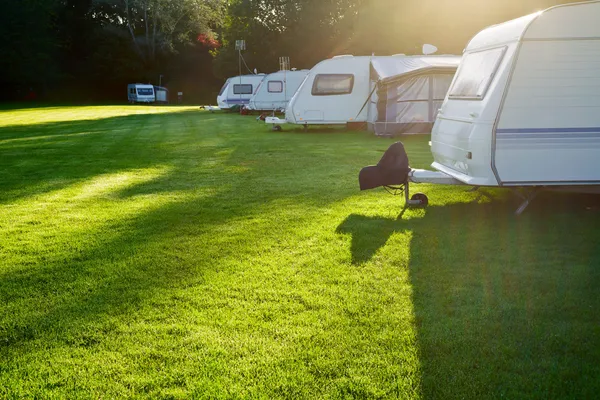 Travel trailer camping — Stock Photo, Image