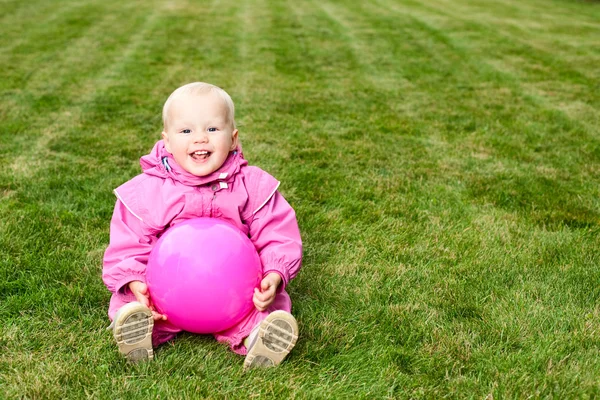 Toddler on grass — Stock Photo, Image
