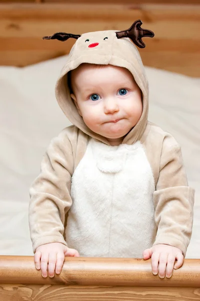 Bebê em traje de veado — Fotografia de Stock