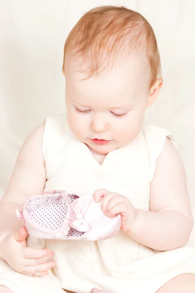 Infant with shoe — Stock Photo, Image
