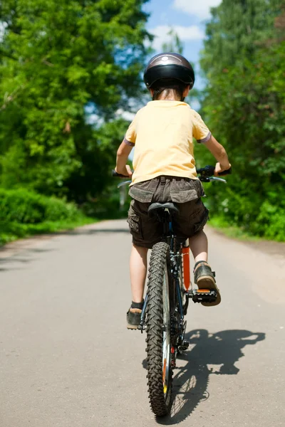 Kid fietsten — Stockfoto
