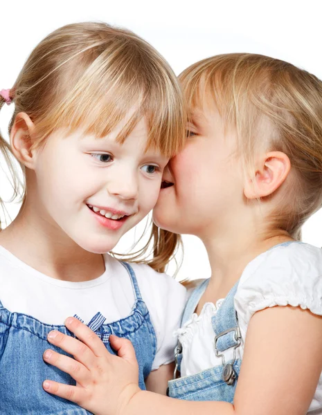 Kleine meisjes delen een geheim — Stockfoto