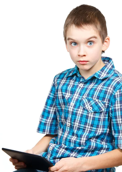 Niño con una tableta — Foto de Stock