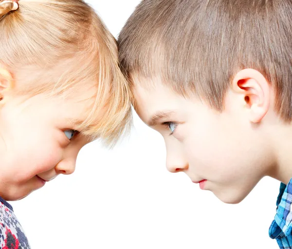 Kinderen aangezicht tot aangezicht — Stockfoto