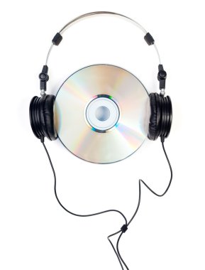 cd üzerinde kulaklık