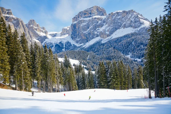 Skigebiet in den Dolomiten — Stockfoto