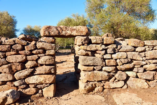 Serra Orrios Nuragic Aldeia entrada — Fotografia de Stock