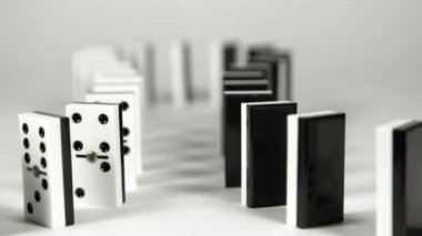 Domino Efekti