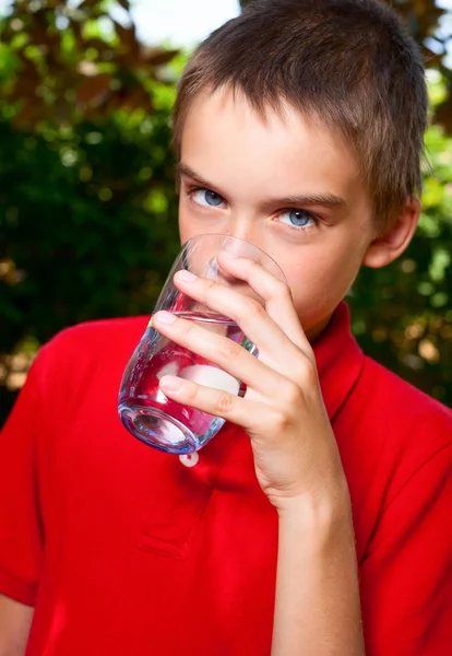 Kid drinking water — Stock Photo, Image