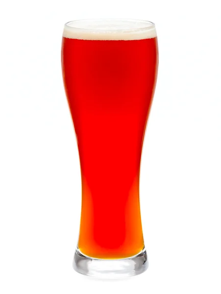 Verre de bière rouge isolé — Photo