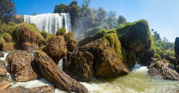 Elefantenwasserfall im Vietnam-Panorama — Stockfoto