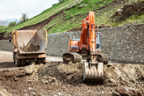 Bagger auf Baustelle — Stockfoto