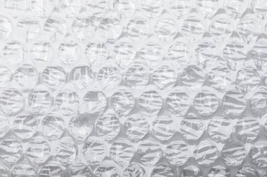 Kabarcık ambalajı beyaz arkaplanda şeffaf plastik hava yastığı malzemesi