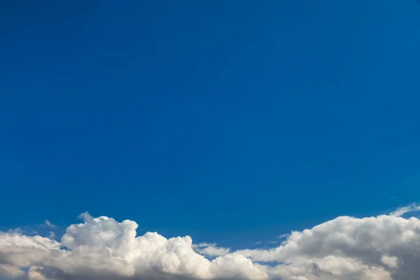 Blue Summer Sky Cumulus Clouds Bottom Natural Background Copy Space — Stock Photo, Image