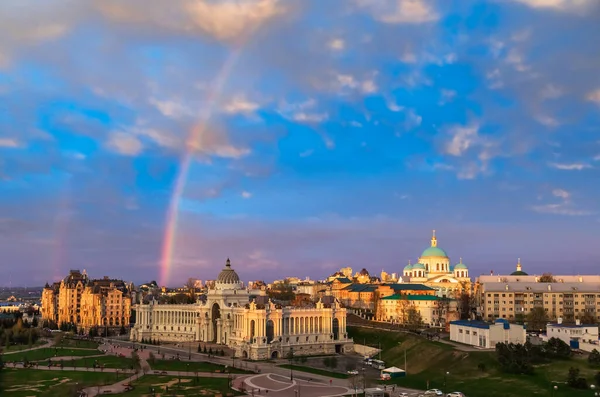 Kazan Citycsape Náladovou Večerní Oblohou Duhou Nad Ministerstvem Zemědělství Farmářský — Stock fotografie