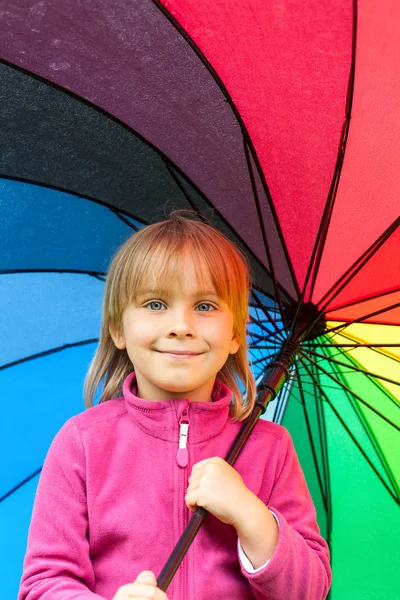 Niño con paraguas — Foto de Stock