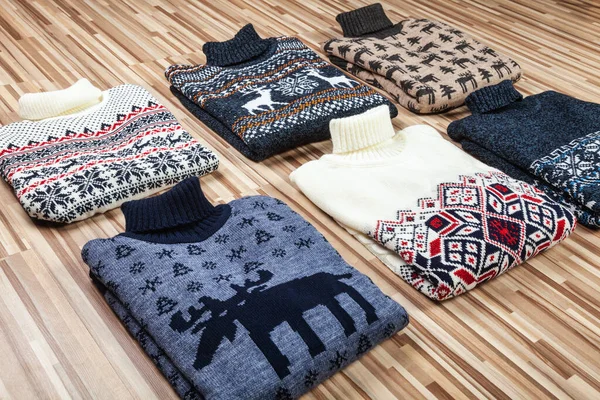 Diverse Gebreide Kerst Coltruien Met Nordic Geometric Ornament Ugly Sweaters — Stockfoto