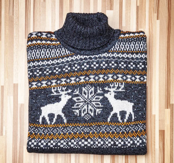 Pull Col Roulé Bleu Tricoté Noël Avec Orignal Wapiti Ornement — Photo