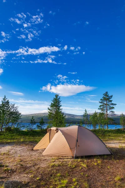 Tenda Campeggio Campeggio Panoramico Una Riva Del Lago Con Catena — Foto Stock