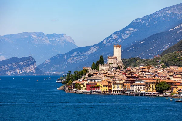 Malcesine Semesterort Med Castello Scaligero Medeltida Slott Gardasjön Norra Italien — Stockfoto