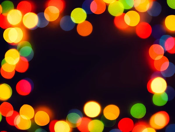 Unscharfe Weihnachtsbeleuchtung Auf Dunklem Hintergrund — Stockfoto