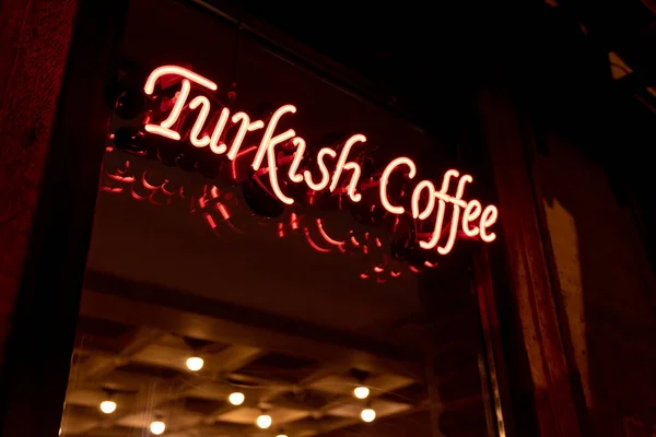 Glödande Turkiska Kaffe Neon Skylt Ett Café Istanbul Turkiet — Stockfoto