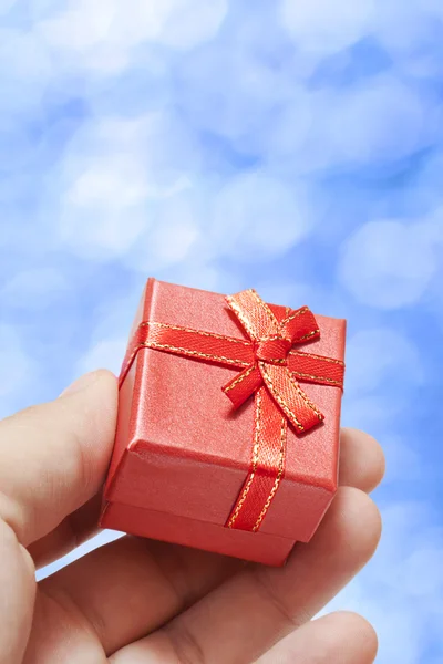 Giving a present — Stock Photo, Image