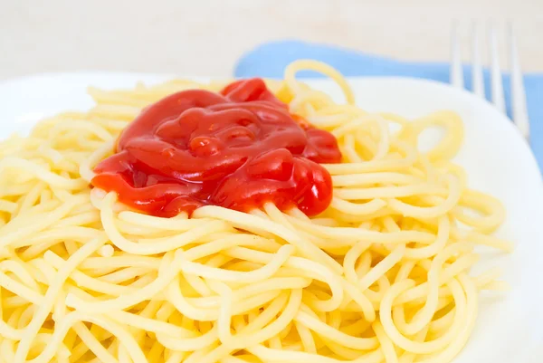 Pasta with ketchup. — Stock Photo, Image