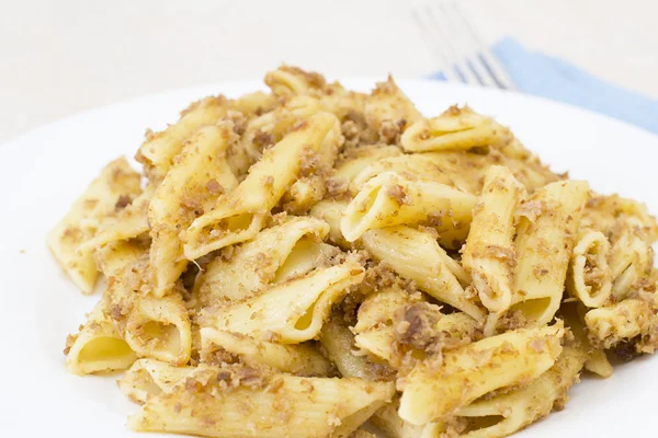 Macarrão penne italiano com carne picada — Fotografia de Stock