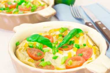 omlet otlar ve domates ile