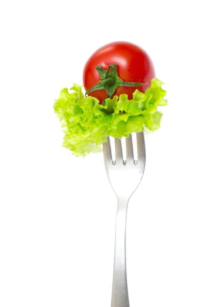 Tomate cereja fresco em garfo isolado em fundo branco — Fotografia de Stock